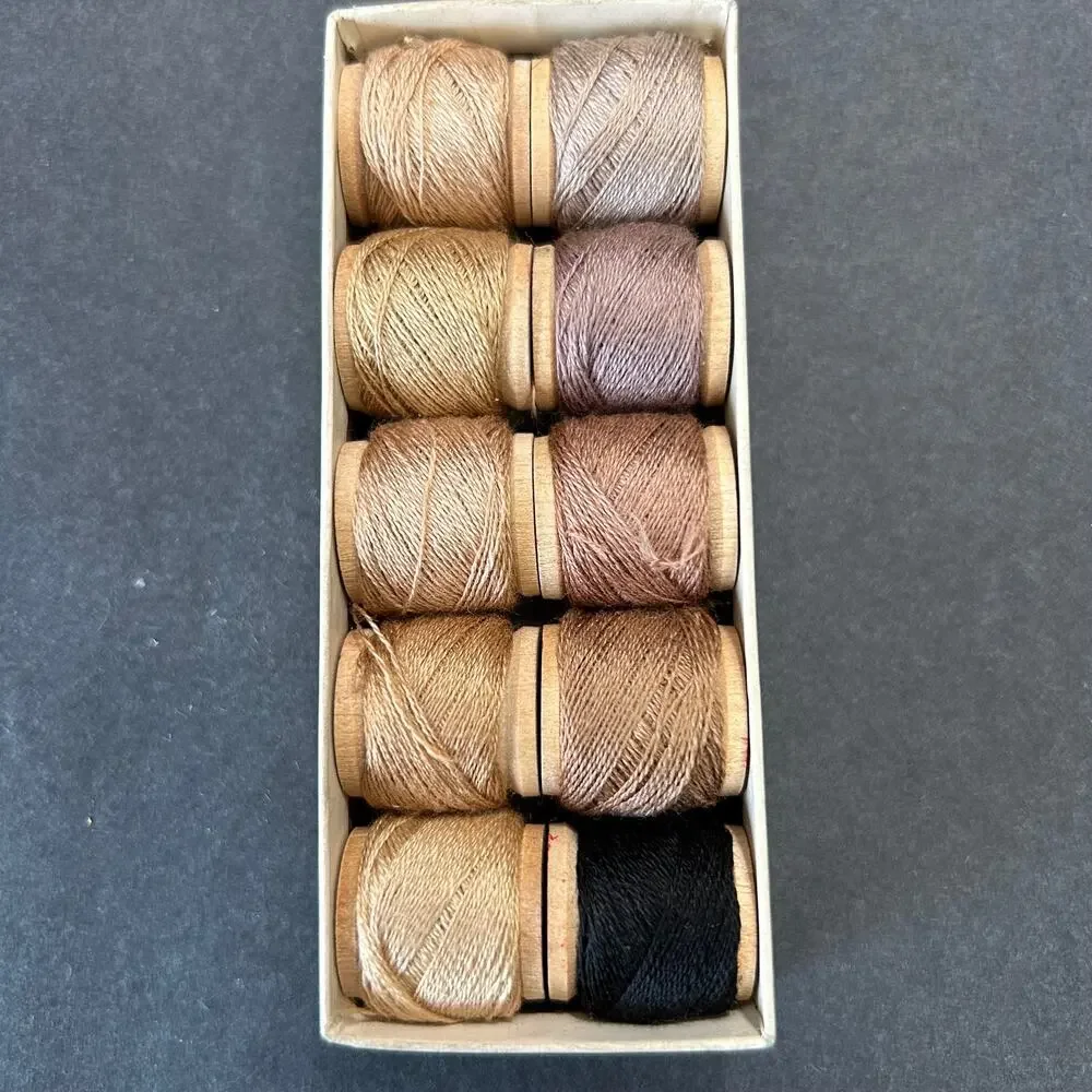 J & P Antique 1940's Mending Floss Assortment A-47 in Original Box‎